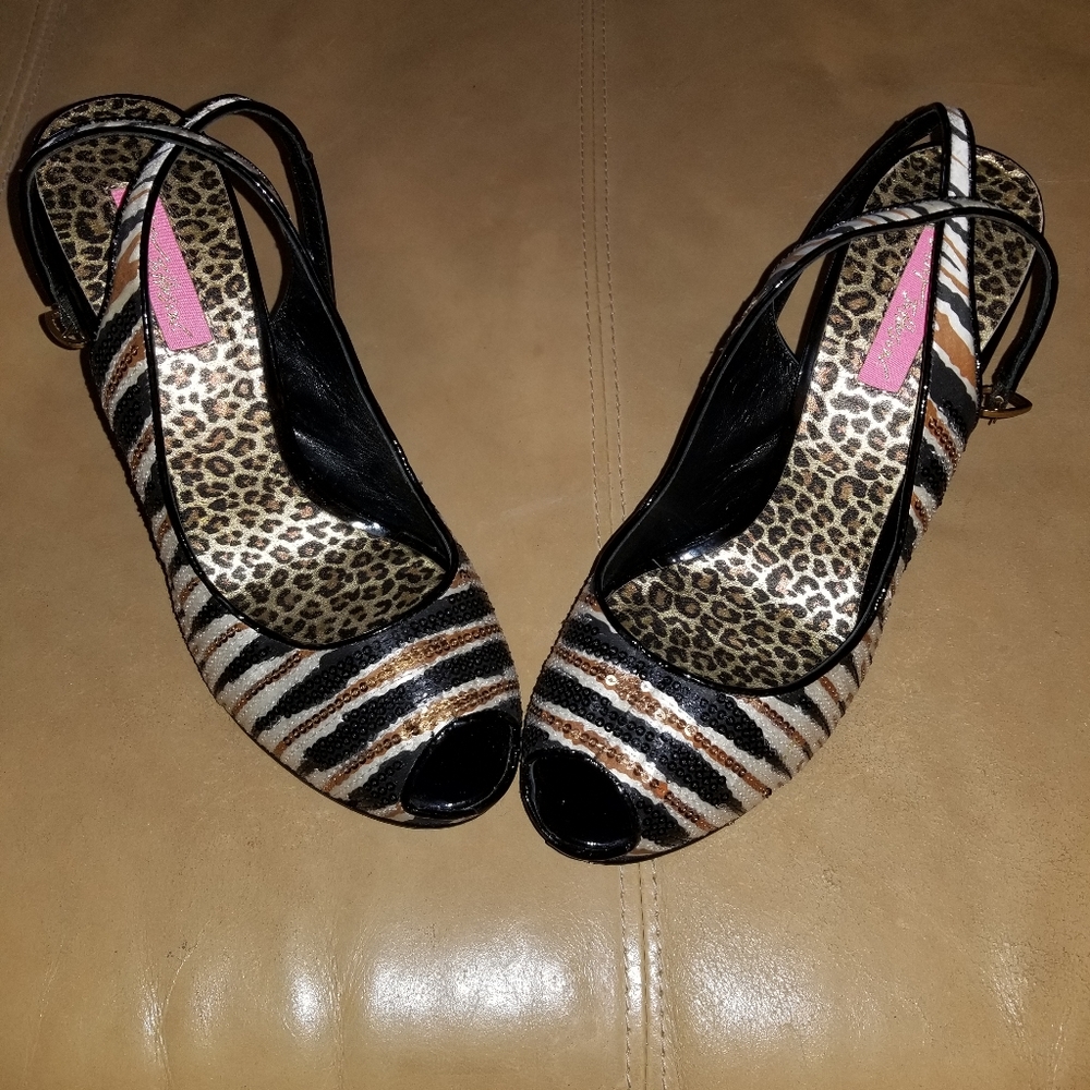 Betsey Johnson Sequin Pump - Picture 10 of 10